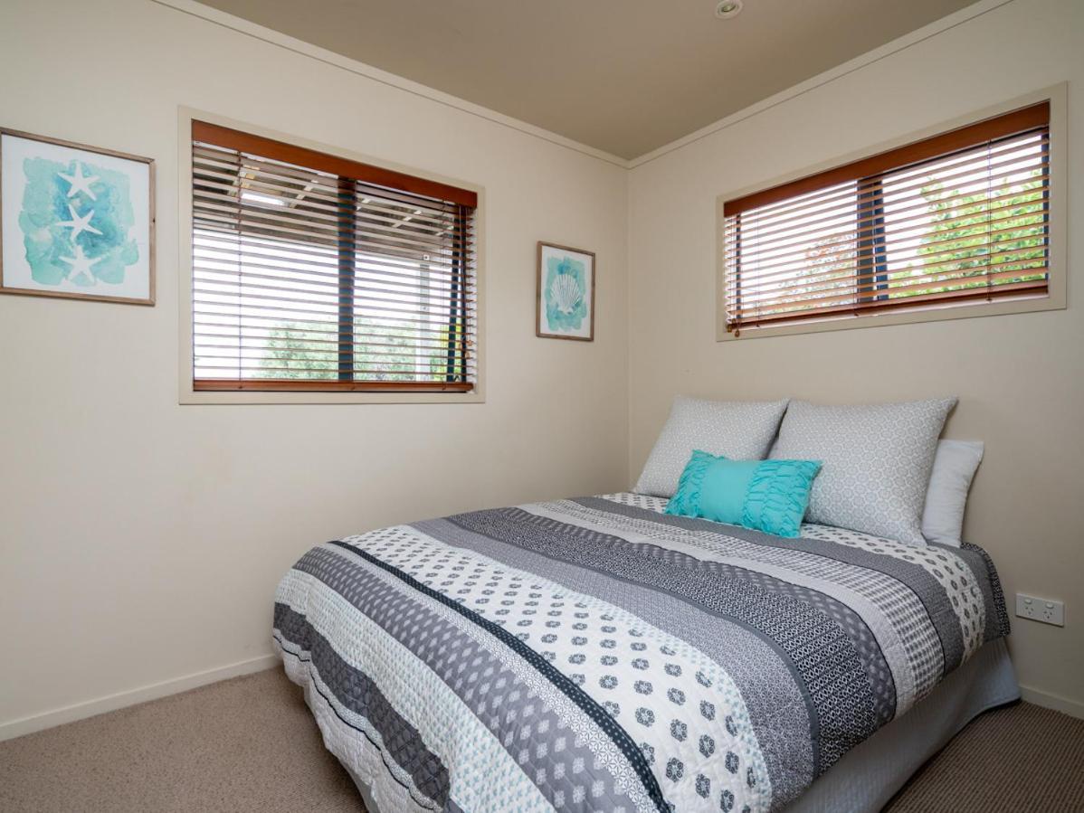 Oceans 8 - Mangawhai Heads Holiday Home Bagian luar foto