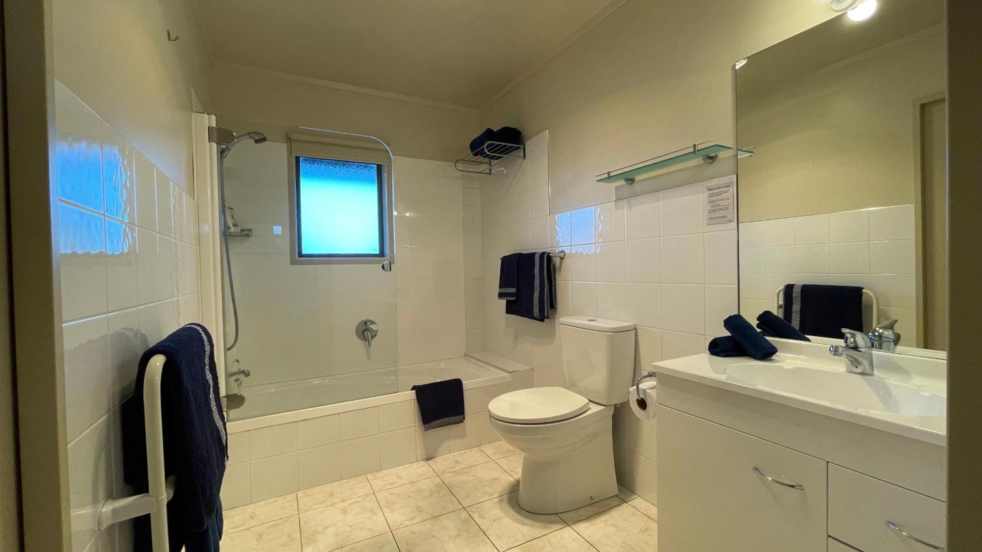 Oceans 8 - Mangawhai Heads Holiday Home Bagian luar foto